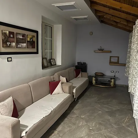 Ajsi House Tepelene